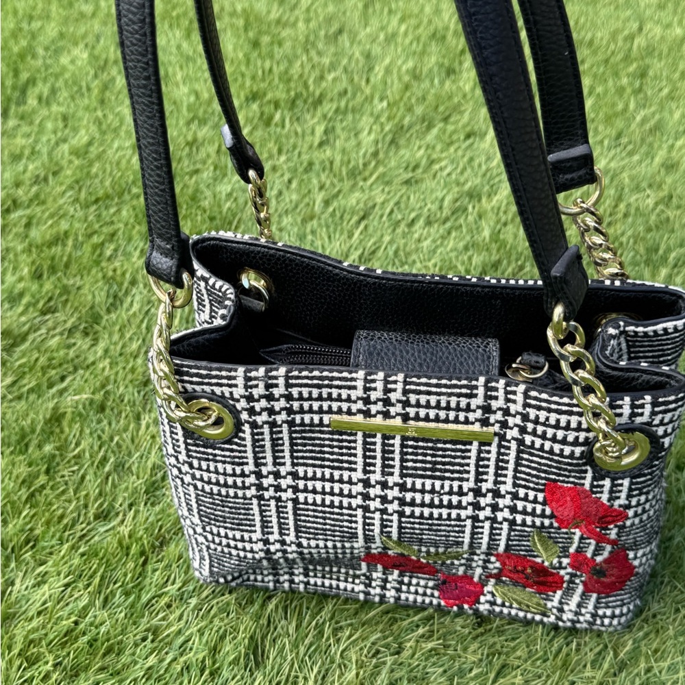 Liz Claiborne Floral Embroidered Shoulder Bag - Black & White Chain Strap - Picture 14 of 15